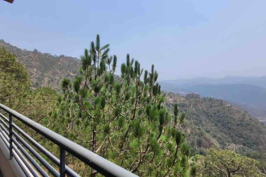Vila Pine Peak Kasauli Exteriér fotografie